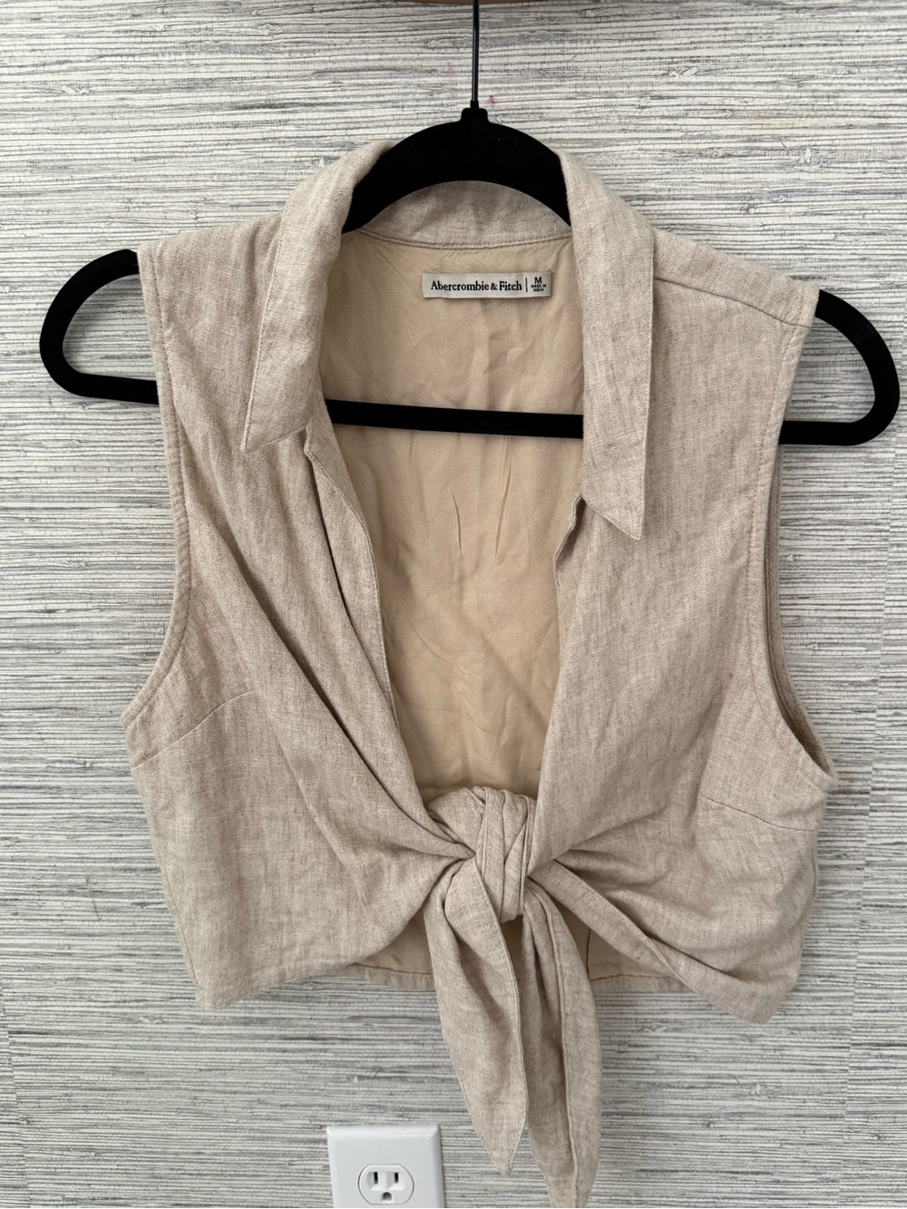 Abercrombie & Fitch Beige Tie-Front Sleeveless Crop Top